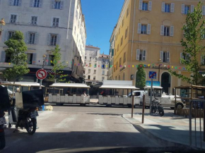 AJACCIO CATHEDRALE AU COEUR DE LA CITEE IMPERIALE POUR 3 a 4 PERS PROCHE DES PLUS BELLES PLAGES ET DE TOUTES COMMODITES PORT A 2MN